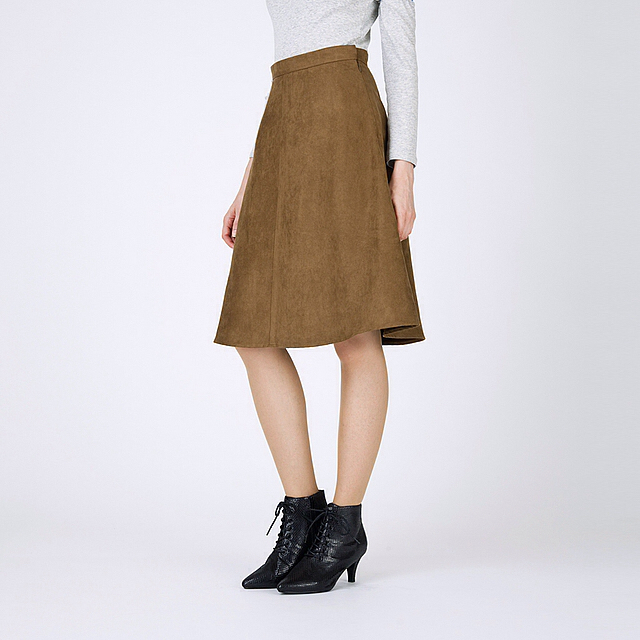 UNIQLO(ユニクロ)のUNIQLO スエードスカート レディースのスカート(ひざ丈スカート)の商品写真
