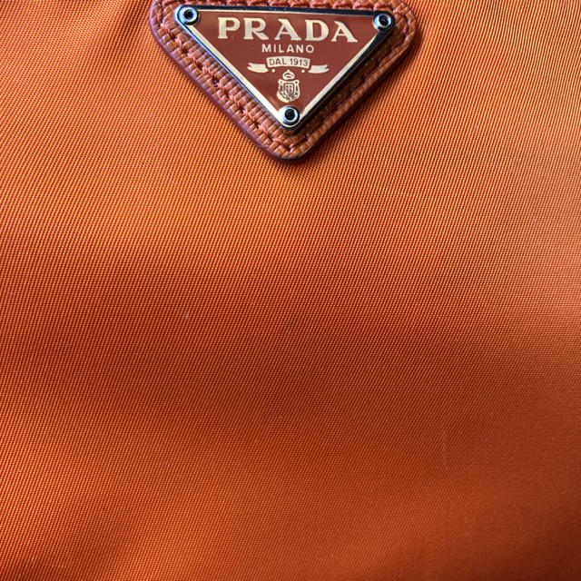 PRADA(プラダ)の値下げ　2/11まで‼︎ プラダポーチ　オレンジ レディースのファッション小物(ポーチ)の商品写真