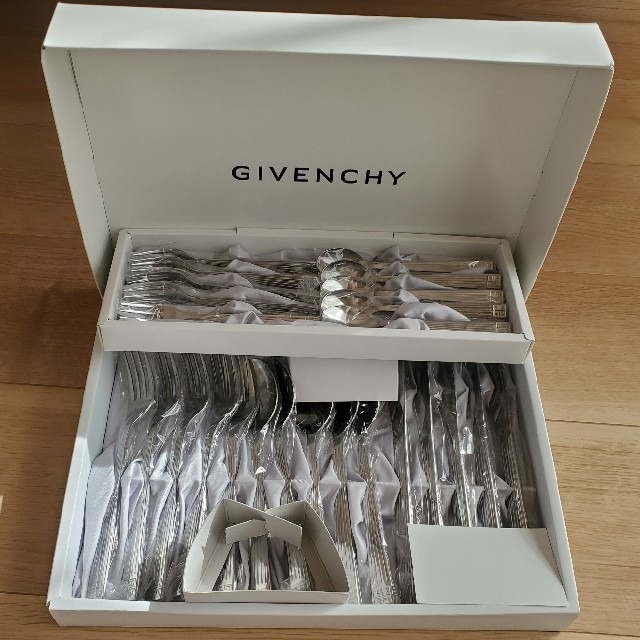 GIVENCHY　新品未使用