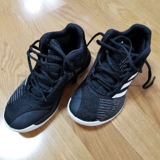 アディダス(adidas)のadidasバスケットシューズ22.5cm(バスケットボール)