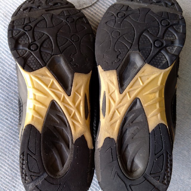 asics(アシックス)のUsed☆アシックス☆レーザービーム22.0cm男の子 キッズ/ベビー/マタニティのキッズ靴/シューズ(15cm~)(スニーカー)の商品写真