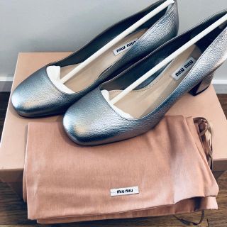 ミュウミュウ(miumiu)の箱無し！シューズ袋と靴のみ！ミュウミュウ　パンプス　シルバー(ハイヒール/パンプス)