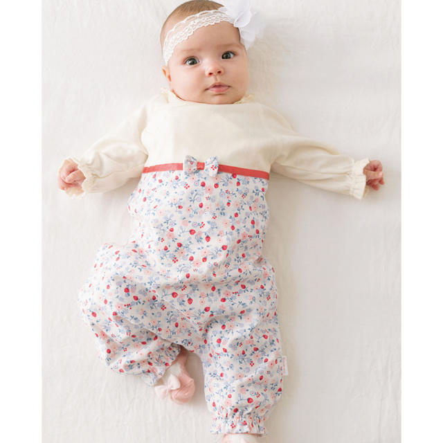 Nishiki Baby(ニシキベビー)のカバーオール（コンビミニ　いちご柄） キッズ/ベビー/マタニティのベビー服(~85cm)(カバーオール)の商品写真