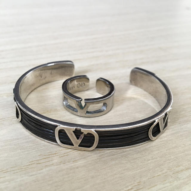VALENTINO(ヴァレンティノ)のバレンティノ　指輪　ブレスレット　セット レディースのアクセサリー(リング(指輪))の商品写真
