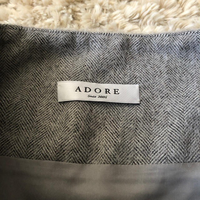 ADORE(アドーア)のアドーア　ADORE スカート　新品未使用　タグ付き レディースのスカート(ひざ丈スカート)の商品写真