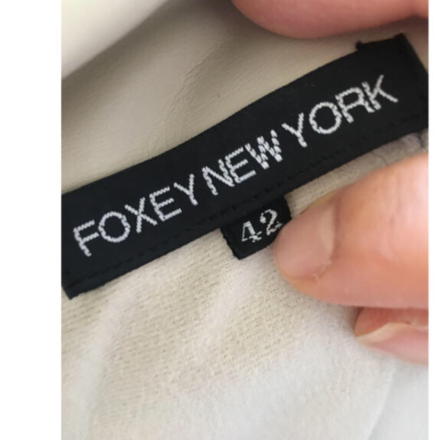 FOXEY(フォクシー)のフォクシー　トレンチコート　42 ベージュ FOXEY NEWYORK レディースのジャケット/アウター(トレンチコート)の商品写真