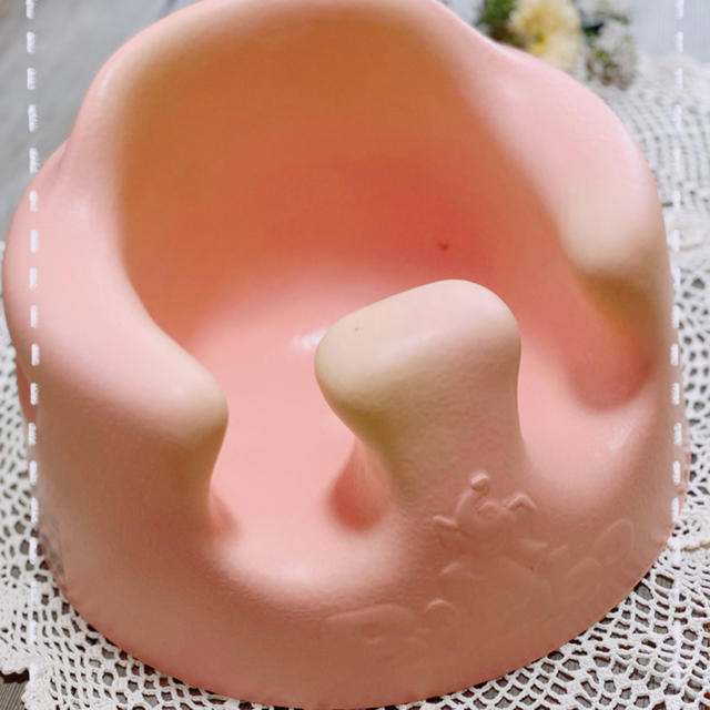 Bumbo(バンボ)のバンボ　Bumbo ピンク　ベルト説明書付き♪ キッズ/ベビー/マタニティの寝具/家具(その他)の商品写真