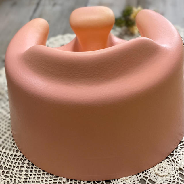 Bumbo(バンボ)のバンボ　Bumbo ピンク　ベルト説明書付き♪ キッズ/ベビー/マタニティの寝具/家具(その他)の商品写真