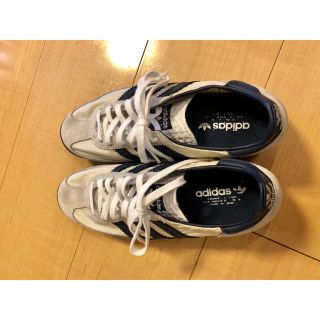 アディダス(adidas)のスニーカー(スニーカー)