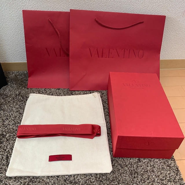 VALENTINO(ヴァレンティノ)のVALENTINO 箱&袋&リボン&保存袋 レディースのバッグ(ショップ袋)の商品写真