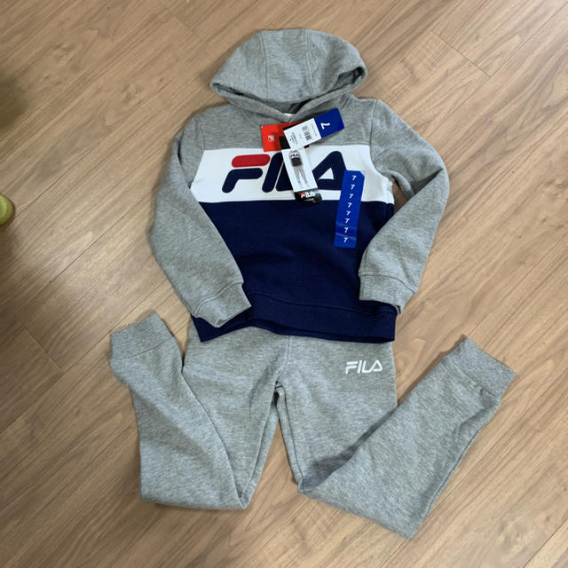 FILA(フィラ)のFILA 130㎝　セットアップ　新品 キッズ/ベビー/マタニティのキッズ服男の子用(90cm~)(ジャケット/上着)の商品写真