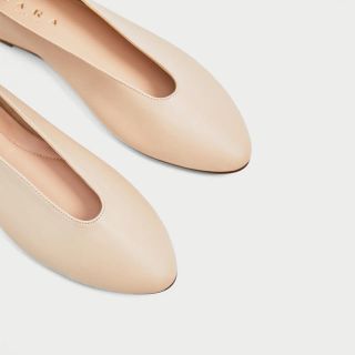 ザラ(ZARA)のzara V-cut leather ballerinas レザーバレエシューズ(バレエシューズ)