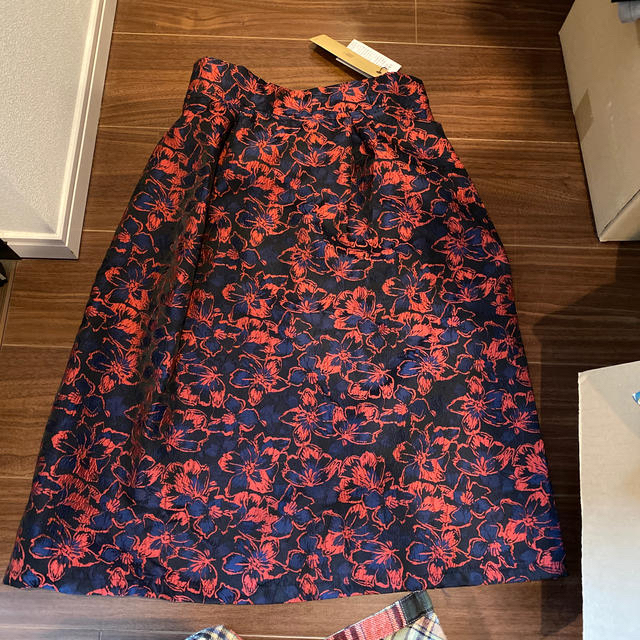 rps(アルピーエス)のジャガードフラワースカート レディースのスカート(ひざ丈スカート)の商品写真