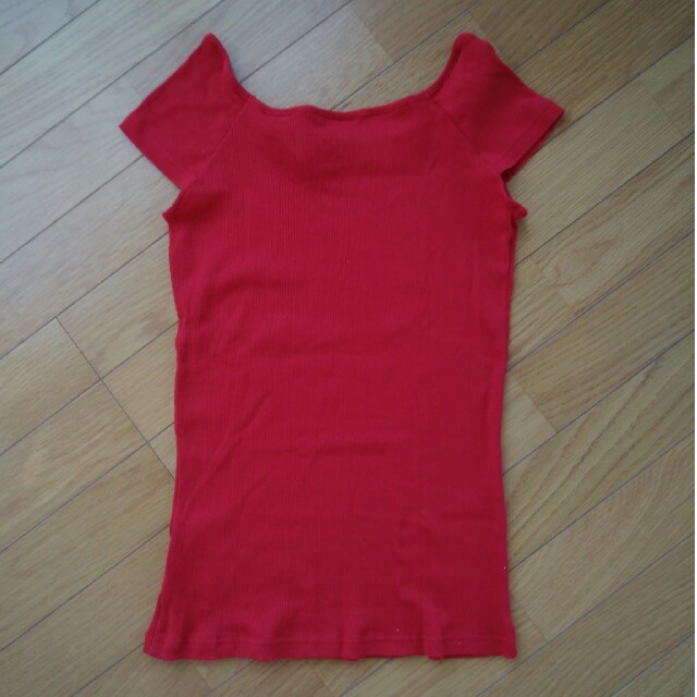 COMME CA ISM(コムサイズム)のコムサイズム　赤　リボン　リブT レディースのトップス(Tシャツ(半袖/袖なし))の商品写真