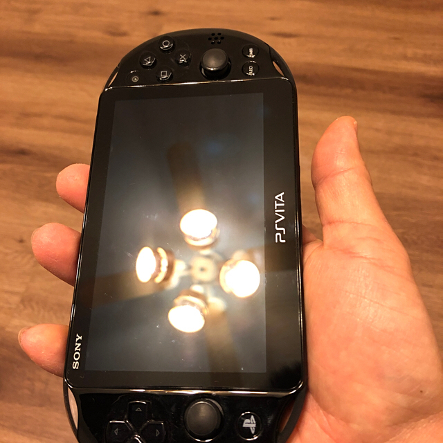 SONY PlayStationVITA 本体  PCH-2000 ZA11 2