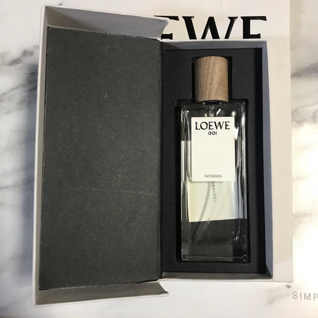 LOEWE(ロエベ)の【最終値下げ】ロエベ 50ml 001 woman コスメ/美容の香水(香水(女性用))の商品写真