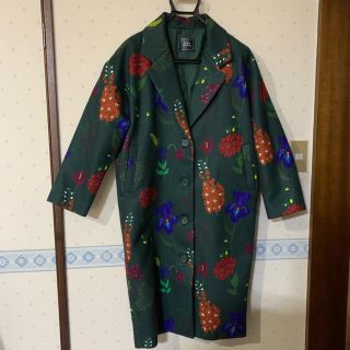 エヴリス(EVRIS)のEVRIS 花柄アウター👗(チェスターコート)