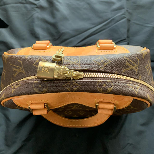 LOUIS VUITTON(ルイヴィトン)のルイヴィトン エクスキュルシオン シューズケース ハンドバッグ レディースのバッグ(ハンドバッグ)の商品写真