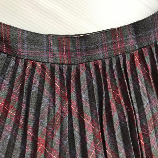 Lois CRAYON(ロイスクレヨン)のロイスクレヨン　スカート　ダークグリーン　M レディースのスカート(ひざ丈スカート)の商品写真