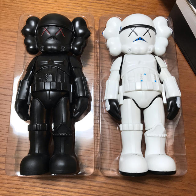 KAWS 2体セット KAWS 2体セット