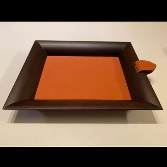 Hermes - エルメス Hermes ウッドトレー レザータブ付き 新品・未使用 Hermes - エルメス Hermes ウッドトレー レザータブ付き 新品・未使用