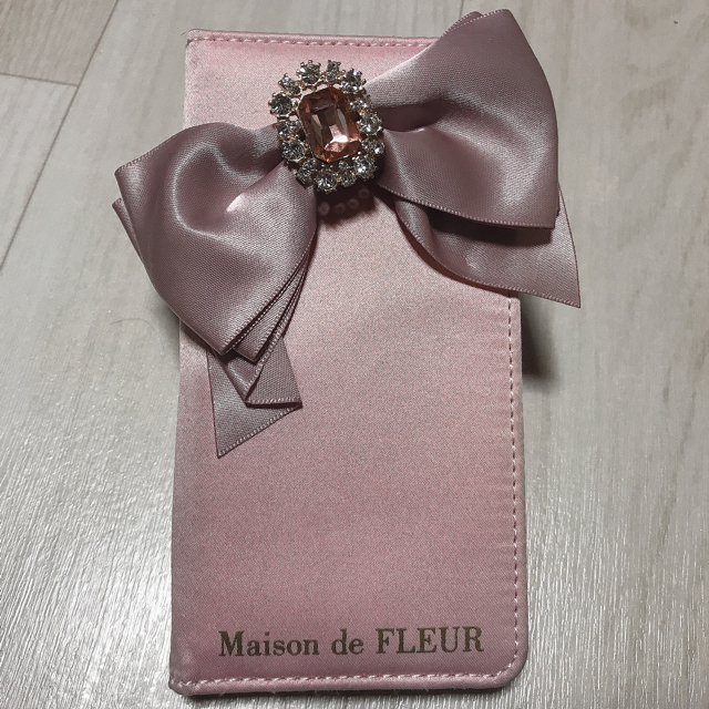 Maison de FLEUR(メゾンドフルール)のメゾンドフルールビジュー♡iPhone7.8ケース完売品 スマホ/家電/カメラのスマホアクセサリー(iPhoneケース)の商品写真