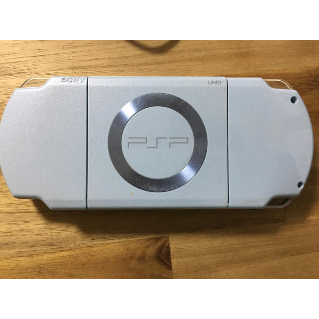 PlayStation Portable(プレイステーションポータブル)のPSP2000 ソフト4本セット エンタメ/ホビーのゲームソフト/ゲーム機本体(携帯用ゲーム機本体)の商品写真