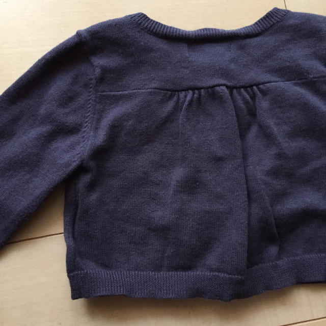 babyGAP(ベビーギャップ)のbabyGAP グレーカーディガン キッズ/ベビー/マタニティのベビー服(~85cm)(カーディガン/ボレロ)の商品写真