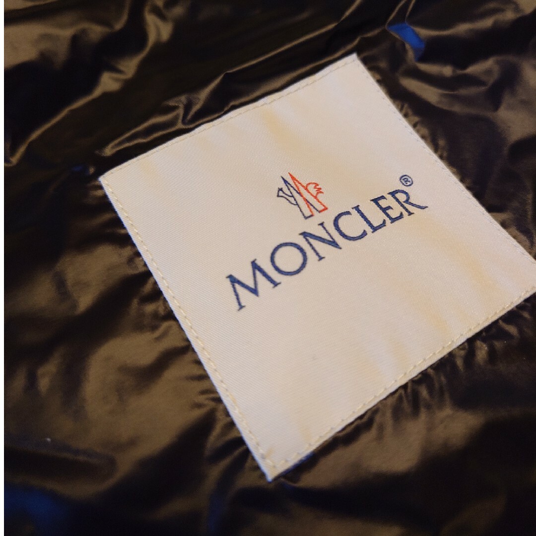 MONCLER(モンクレール)のMONCLER GUI BLACK SIZE2 新品未使用 ダウンベストジレ メンズのジャケット/アウター(ダウンベスト)の商品写真