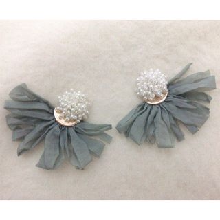 イエナ(IENA)のつぶつぶパールとシフォンフリルピアス/イヤリング(ピアス)