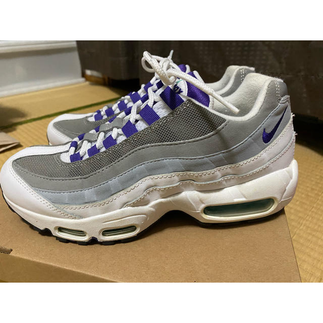 NIKE(ナイキ)のAIRMAX95 グレープ レディースの靴/シューズ(スニーカー)の商品写真