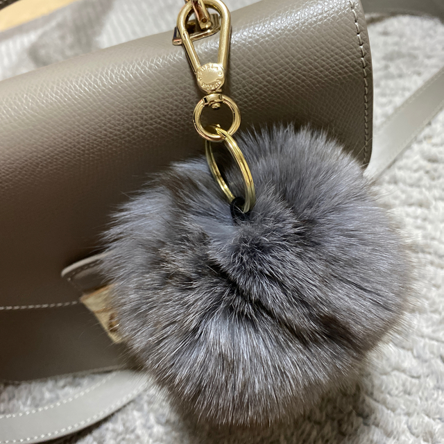 Furla(フルラ)のFURLA フルラハンドバッグ　ファーチャーム付き レディースのバッグ(ハンドバッグ)の商品写真