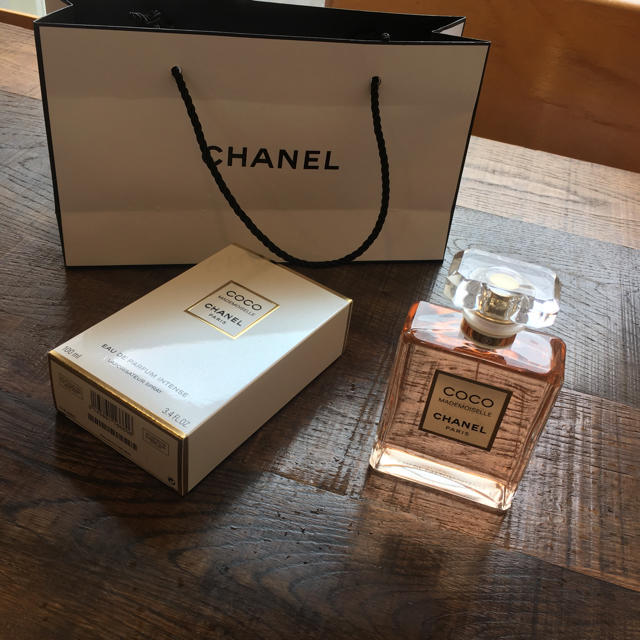 CHANEL シャネル　コマドモワゼル　香水　箱付き