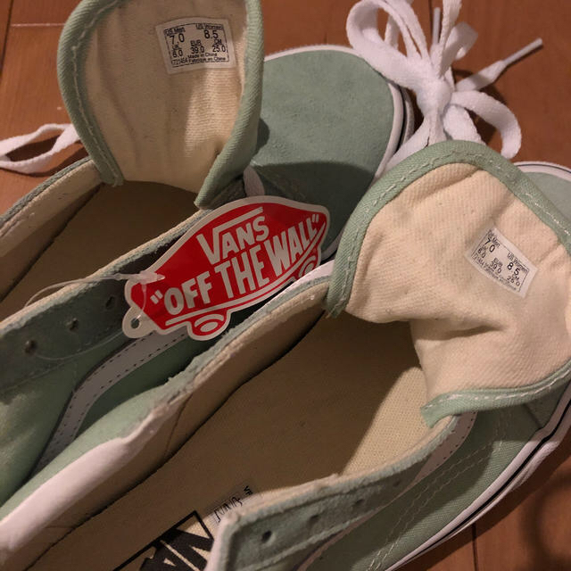 VANS(ヴァンズ)の今期ビューティユース春物新作購入バンズ 新品未使用スニーカー25センチ レディースの靴/シューズ(スニーカー)の商品写真