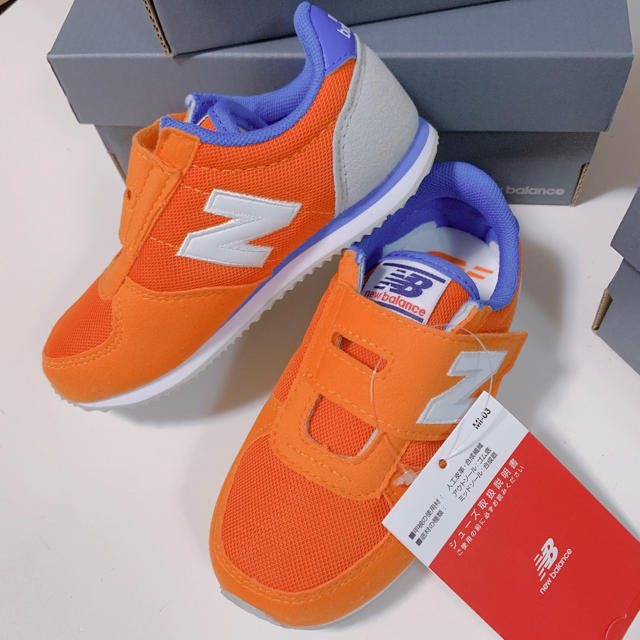 New Balance(ニューバランス)の新品 ニューバランス スニーカー 220 16.0 オレンジ ブルー キッズ キッズ/ベビー/マタニティのキッズ靴/シューズ(15cm~)(スニーカー)の商品写真