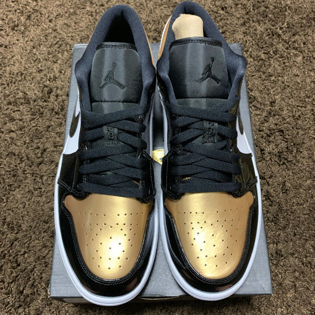 NIKE(ナイキ)の28.5cm NIKE AIR JORDAN 1 LOW Gold Toe メンズの靴/シューズ(スニーカー)の商品写真