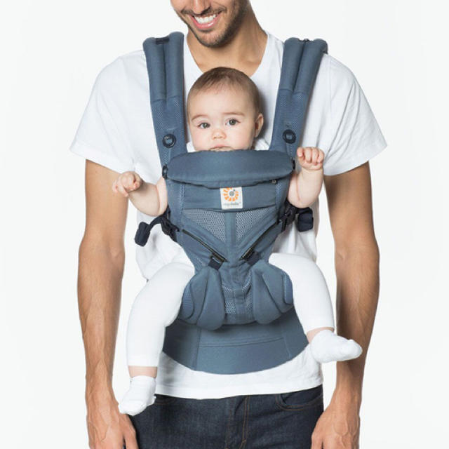 Ergobaby(エルゴベビー)の【特別値引き】ergobaby オムニ360 クールエア オックスフォードブルー キッズ/ベビー/マタニティの外出/移動用品(抱っこひも/おんぶひも)の商品写真