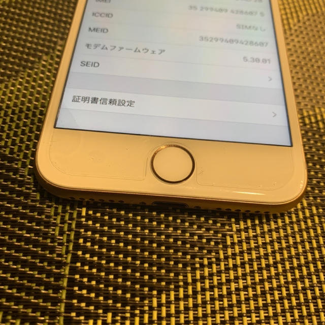 Apple SIMフリー 軽微な割れ 6075の通販 by もずく's shop｜アップルならラクマ - iPhone8 64G GOLD 特価好評