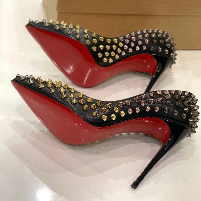 Christian Louboutin(クリスチャンルブタン)の1290 新品 クリスチャンルブタン スパイク パンプス 黒 レディースの靴/シューズ(ハイヒール/パンプス)の商品写真