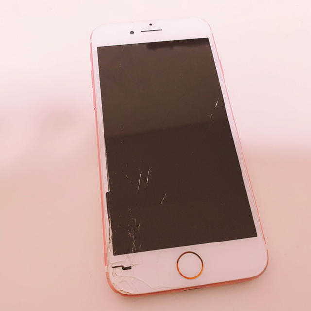 Apple(アップル)のiPhone7 ピンク 本体 ジャンク品 au スマホ/家電/カメラのスマートフォン/携帯電話(スマートフォン本体)の商品写真