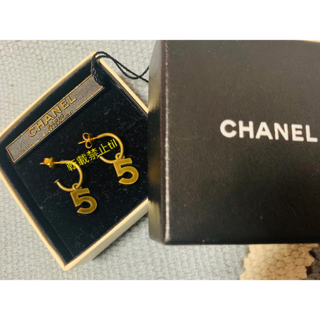 未使用！CHANEL 5番 ピアス CHANELでは代表的なNO.５デザイン