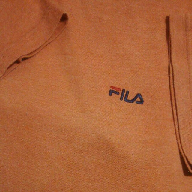 FILA(フィラ)のFILA ワンポイントロゴ 半袖Tシャツ Lサイズ レンガ色 フィラ カジュアル メンズのトップス(Tシャツ/カットソー(半袖/袖なし))の商品写真