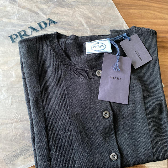 PRADA(プラダ)のPRADA  カーディガン　新品未使用　タグ付き　専用 レディースのトップス(カーディガン)の商品写真