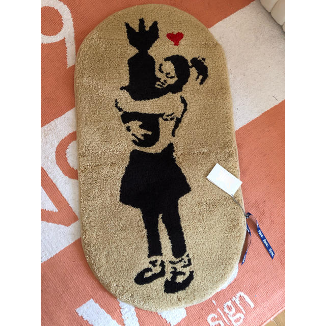 送料無料 非冷凍品同梱不可 バンクシー ラグ bomb hugger BANKSY