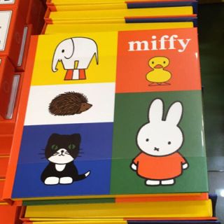 May様専用 ミッフィーピクチャーブックとプチ缶2個(キャラクターグッズ)