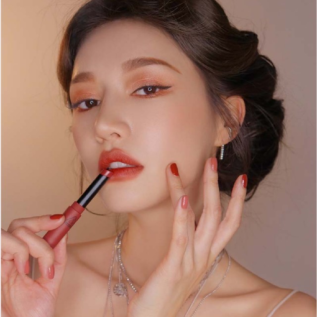 3ce(スリーシーイー)の3CE slim velvet lip color # FLUFFY RED コスメ/美容のベースメイク/化粧品(口紅)の商品写真