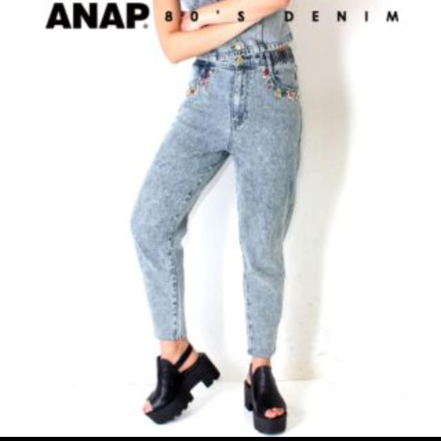 ANAP(アナップ)のANAP ビジュー付きデニム レディースのパンツ(デニム/ジーンズ)の商品写真