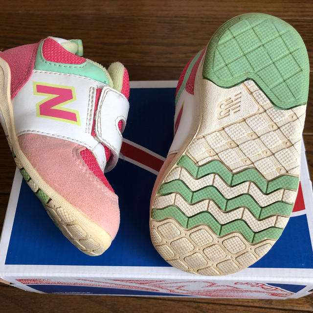 New Balance(ニューバランス)のKana様専用☆ニューバランスのスニーカー キッズ/ベビー/マタニティのベビー靴/シューズ(~14cm)(スニーカー)の商品写真