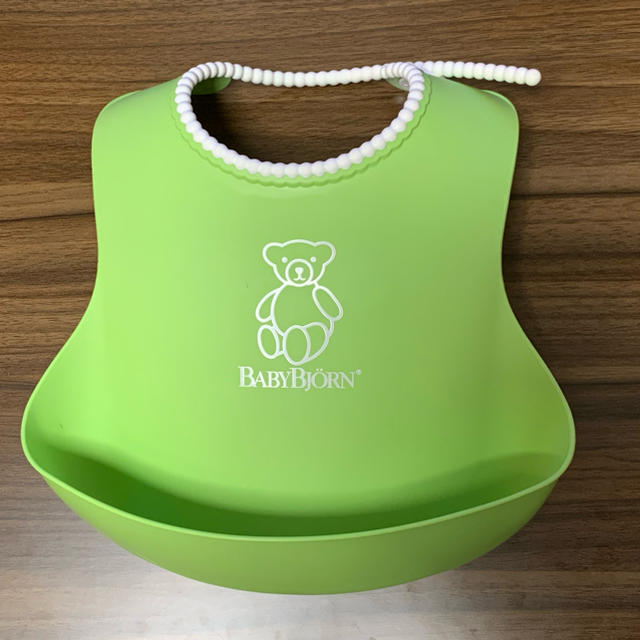 BABYBJORN(ベビービョルン)のベビー ジョルン　スタイ　グリーン キッズ/ベビー/マタニティの授乳/お食事用品(お食事エプロン)の商品写真