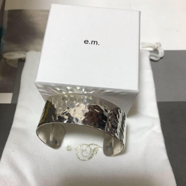 e.m.(イーエム)のe.m. 最終値下げ！定価¥28,000 silver925 バングル   レディースのアクセサリー(ブレスレット/バングル)の商品写真